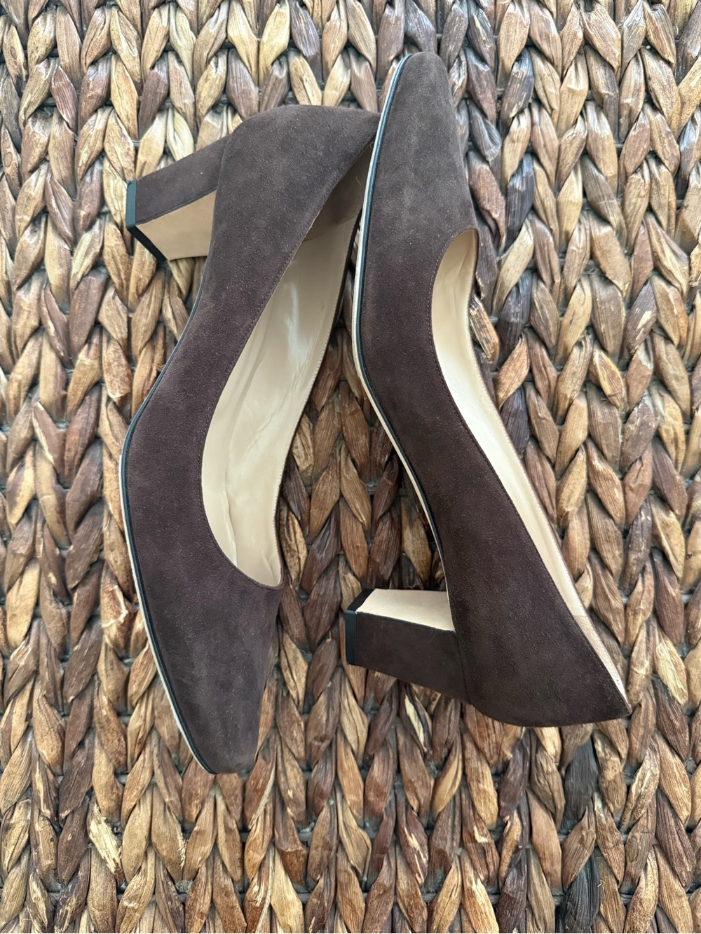 Manolo Blahnik Okkatopla 50 Dark Brown Suede Pumps - Picture 3 of 7
